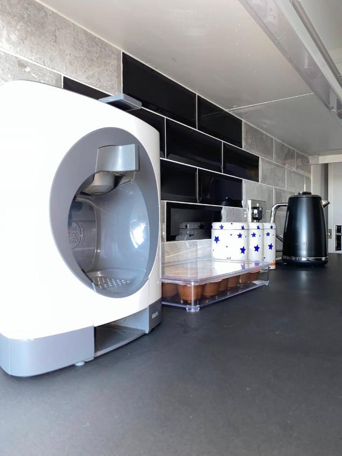 Bright, Spacious, Modern Interior Decor 2 Bedrooms Apartment With Amazing Views ลอนดอน ภายนอก รูปภาพ