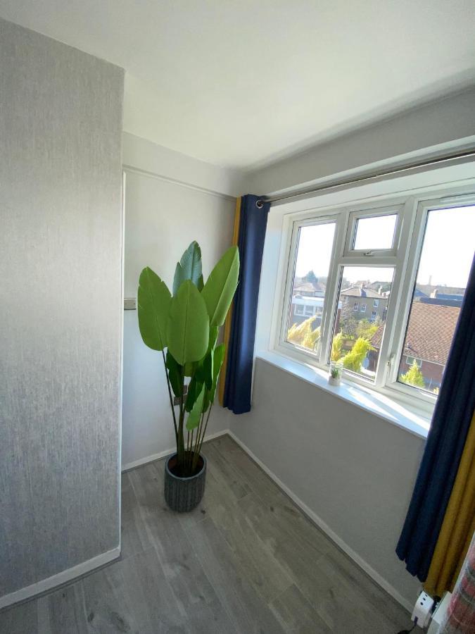 Bright, Spacious, Modern Interior Decor 2 Bedrooms Apartment With Amazing Views ลอนดอน ภายนอก รูปภาพ