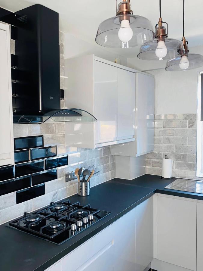 Bright, Spacious, Modern Interior Decor 2 Bedrooms Apartment With Amazing Views ลอนดอน ภายนอก รูปภาพ
