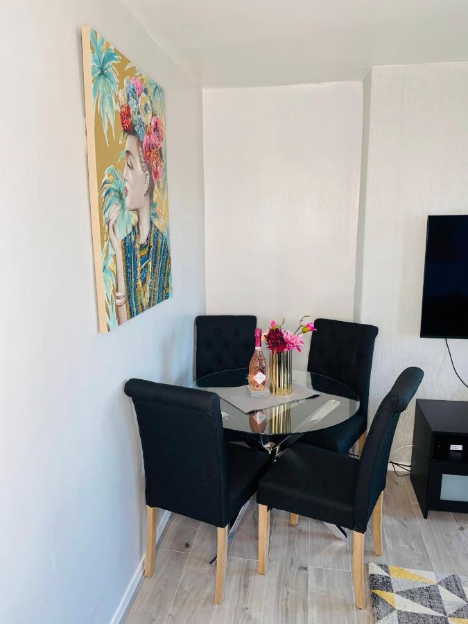 Bright, Spacious, Modern Interior Decor 2 Bedrooms Apartment With Amazing Views ลอนดอน ภายนอก รูปภาพ