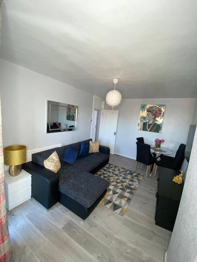 Bright, Spacious, Modern Interior Decor 2 Bedrooms Apartment With Amazing Views ลอนดอน ภายนอก รูปภาพ